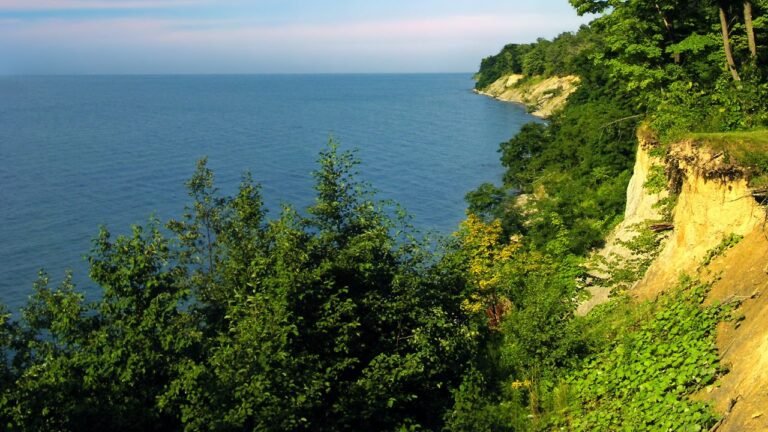 why is lake erie so dangerous for ships